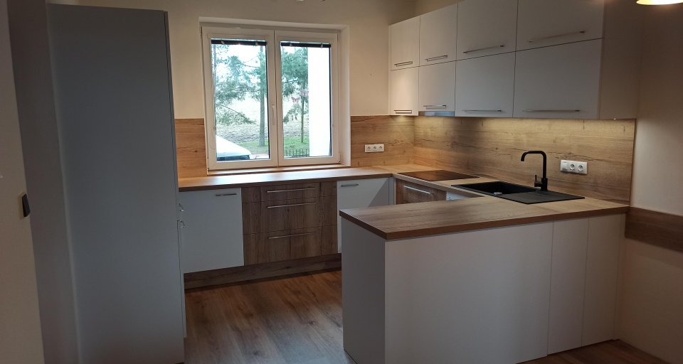 Kuchyňská linka Plzeň - Lobzy